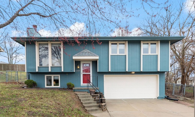 West Omaha House | Berkshire Hathaway Annual Meeting in quiet neighborhood.