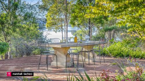 Cuttagee House | Bermagui Jewel on the Lake Cuttagee Bermagui Wifi provided