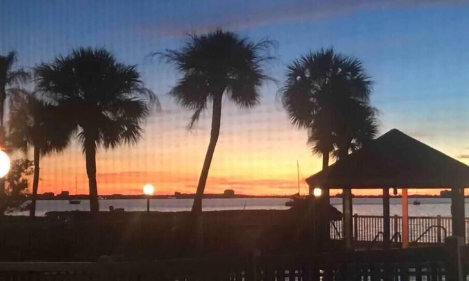 Bayview Condo | Bermuda Bay coastal condo right on the water!
