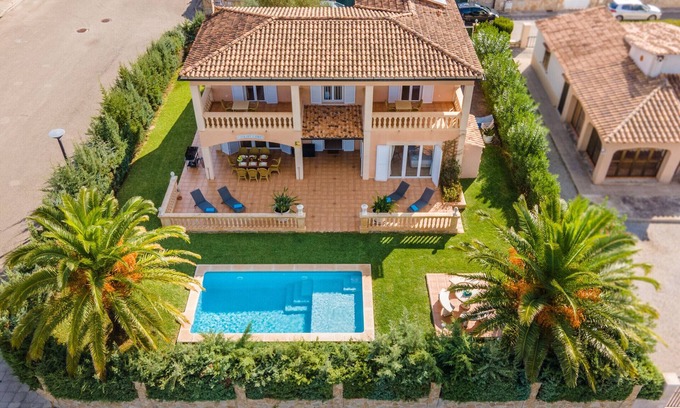 Alcudia Ski Chalet | Berna house for 8 with pool in Alcudia at 900m from the beach