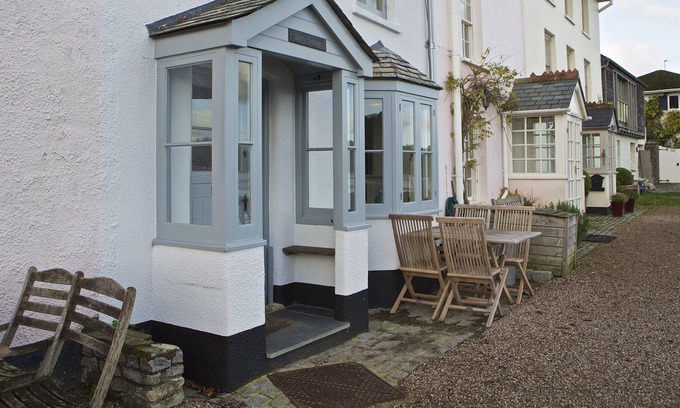 Dittisham Cottage | BERRY COTTAGE, pet friendly, luxury holiday cottage in Dittisham