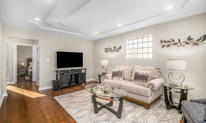 Stickney House | Berwyn Rental