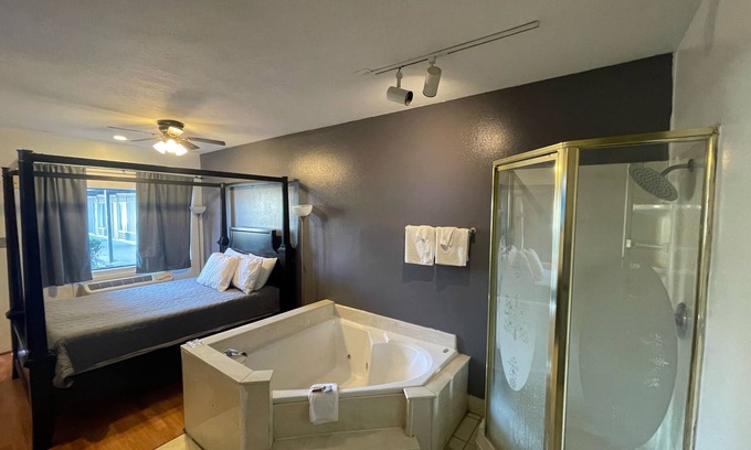 Bastrop Hotel | Best Budget Inn