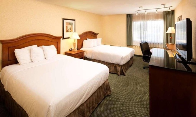 Wenatchee Resort | Best Choice! 3 Spacious Units, With Outdoor Pool and Free Parking!