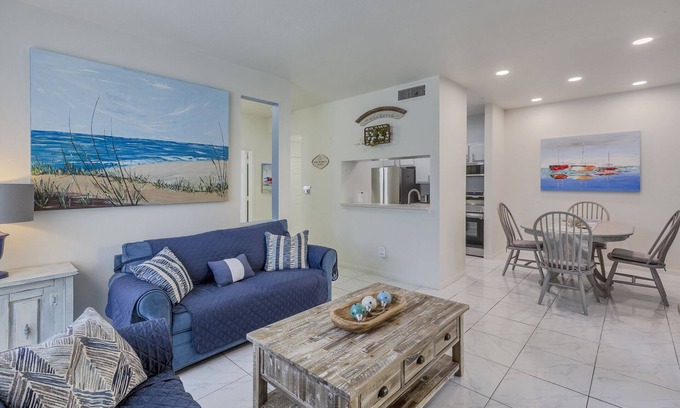 Clearwater Condo | Best Cozy beach condo Clearwater W/resort like, 1st floor heated pool, parking
