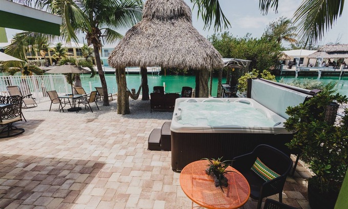 Marathon House | Best Deals in Duck Key . 2 Bedroom/2 Bath w/40' 'Dock, Trailer Storage Incl,