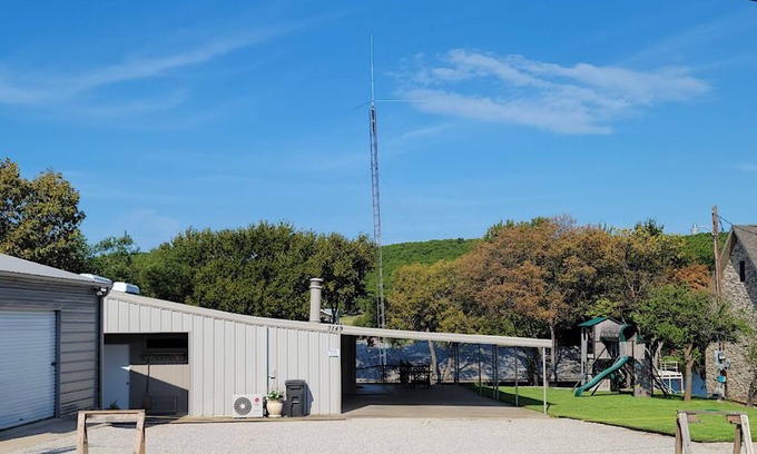 Graford Cabin | Best For Boats & Fishing 🚤 Big Parking Area + Upgrade Option To Private Dock 🏊🏼‍♂️