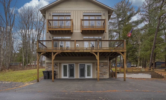 Blakeslee House | Best Kept Secret @ Deep Creek Lake - with a dock