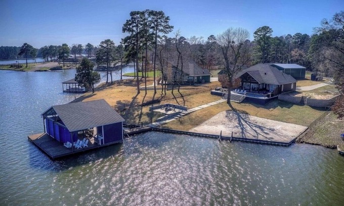 Dogwood House | BEST LAKEHOUSE IN EAST TEXAS !