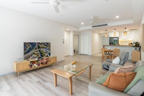 Spring Hill Apartment | Best Location 2-Bed with Gym Pool 7-min From CBD
