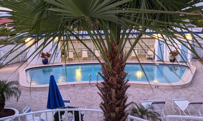 Sarasota Condo | Best Location on Lido Keys! Steps to Lido Beach & St. Armand's Circlen