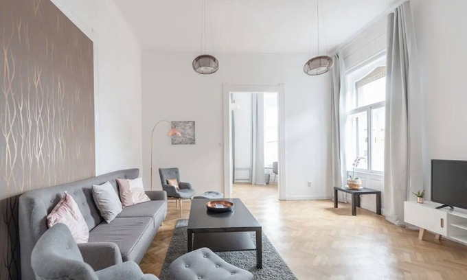 Erzsebetvaros Apartment | Best Location Ruin Pubs Jewish QTR spacious 3BR Lux 85SQM