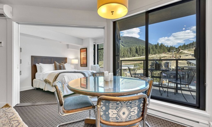 Whistler Village Condo | BEST Location! Stunning Mountain Views, Ski-in/Ski-out, Base of both lifts!⛷🚠