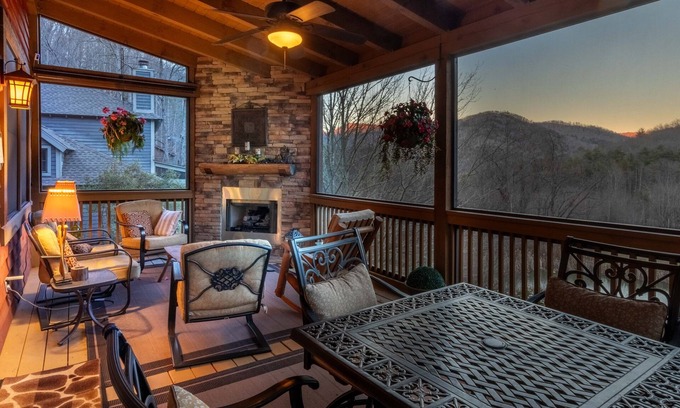 Bear Lake Reserve House | "Best mountain view" Enjoy the lake and mountains at this 5 star resort.