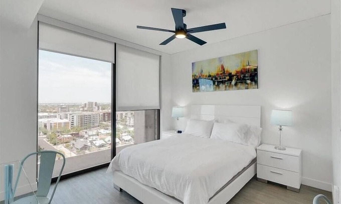 Evans Churchill Apartment | Best Phoenix Location | Walkable Studio | nr Metro