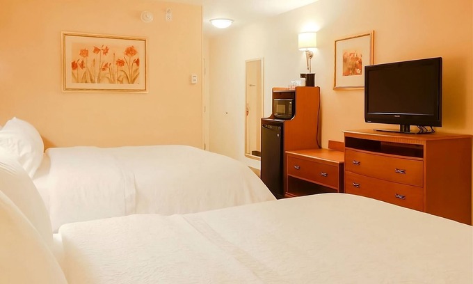 Tomball Hotel | Best Place to Unwind! 3 Comfortable Units, Onsite Pool, Free Breakfast!