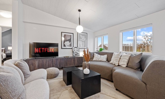 Downtown Apartment | Best Possible Location: Laugavegur Luxury Loft
