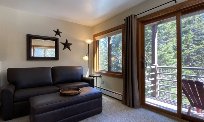 Four O'Clock Condo | Best Ski Slope View, Ski-in Condo. Easy to walk!