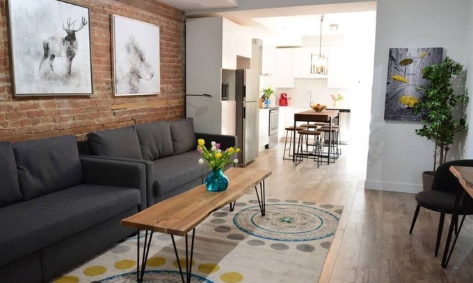 Plateau Mont Royal Apartment | Best Spot in Town! Sunny Terrace - 3 bedrooms w/private bathrooms - Fast WI-FI
