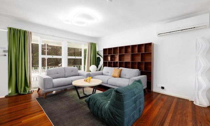 Nathan House | Best Value 4Beds Home Near Shops, Cafes and Forest