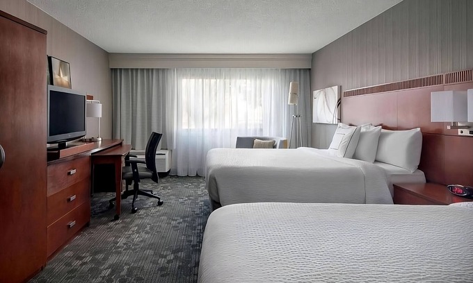 Torrance Hotel | Best Value, Quality Stay! Pets Allowed, Free Parking, Near Pueblo Park