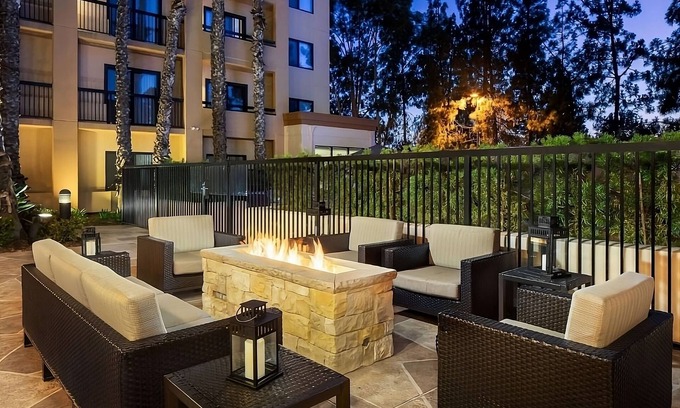 Laguna Hills Hotel | Best Value, Quality Stay! 2 Modern Units, Near Newport Sports Museum, w/Pool