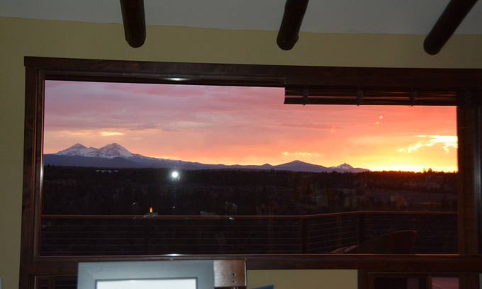 Bend House | BEST VIEW in BEND and located close to town
