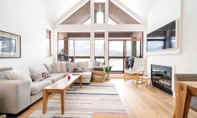 Whistler Apartment | Best View in Whistler - Paradise at Nicklaus North