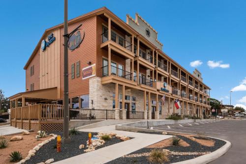 Bandera Hotel | Best Western Bandera Suites & Saloon