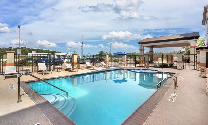 Carthage Hotel | Best Western Carthage Inn & Suites