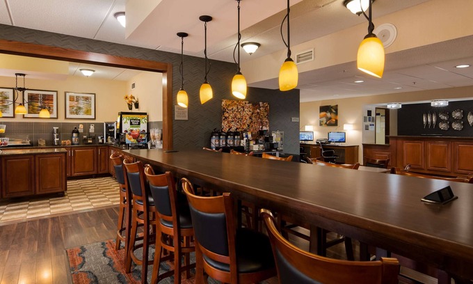 Effingham Hotel | Best Western Delta Inn