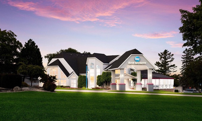 St Ignace Hotel | Best Western Harbour Pointe Lakefront