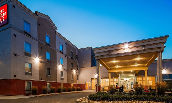 Bowmanville Hotel | Best Western Plus Bowmanville
