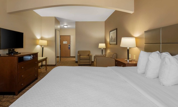 Hays Hotel | Best Western Plus Butterfield Inn