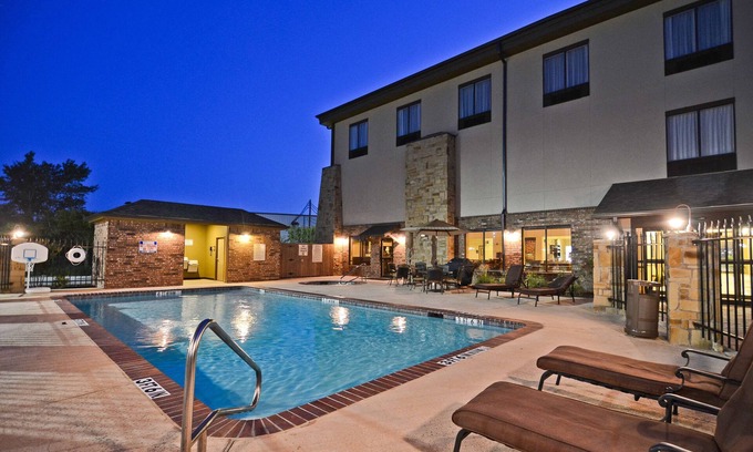 Emory Hotel | Best Western Plus Emory At Lake Fork Inn & Suites