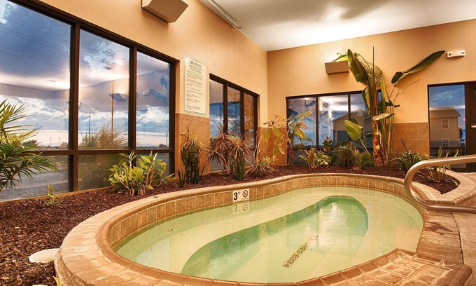 Greensburg Hotel | Best Western Plus Night Watchman Inn & Suites