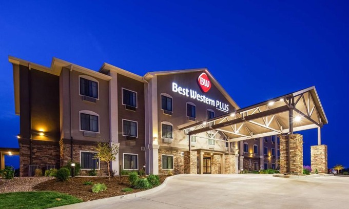 Fort Morgan Hotel | Best Western Plus Overland Inn