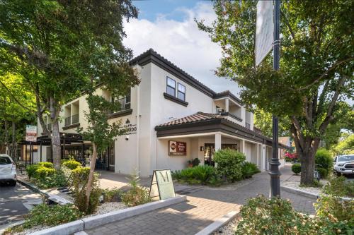 Downtown Hotel | Best Western Plus Palm Court Hotel
