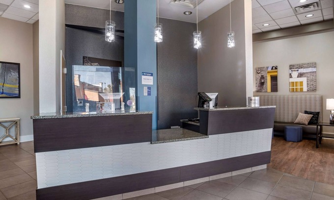 Chester Hotel | Best Western Plus Philadelphia Airport S. At Widener Univ.