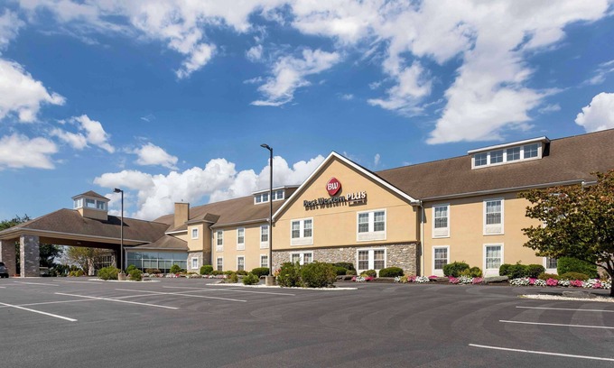 Paradise Hotel | Best Western Plus Revere Inn & Suites