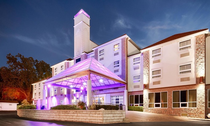 Sandusky Hotel | Best Western Plus Sandusky Hotel & Suites