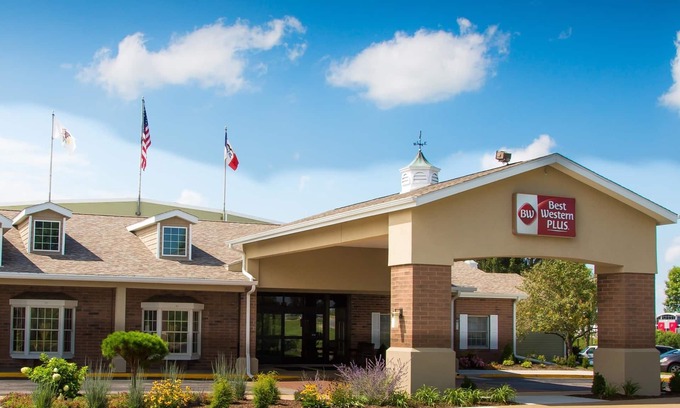 Quad Cities Hotel | Best Western Plus Steeplegate Inn