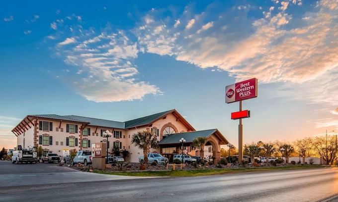 Pecos Hotel | Best Western Plus Swiss Chalet Hotel & Suites