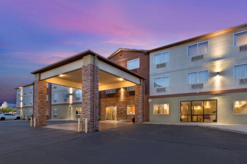Farmington Hotel | Best Western Plus the Four Corners Inn