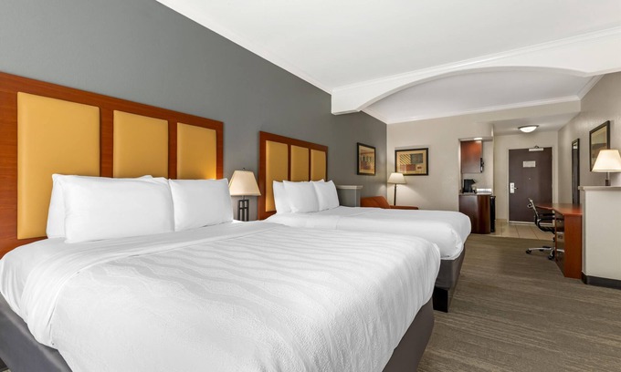 Waxahachie Hotel | Best Western Plus Waxahachie Inn & Suites