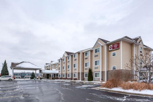 Woodstock Hotel | Best Western Plus Woodstock Inn & Suites