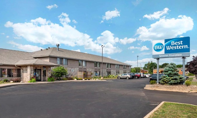 Spooner Hotel | Best Western Spooner Riverplace