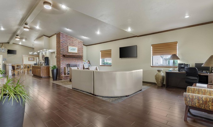 Grove Hotel | Best Western Timberridge Inn