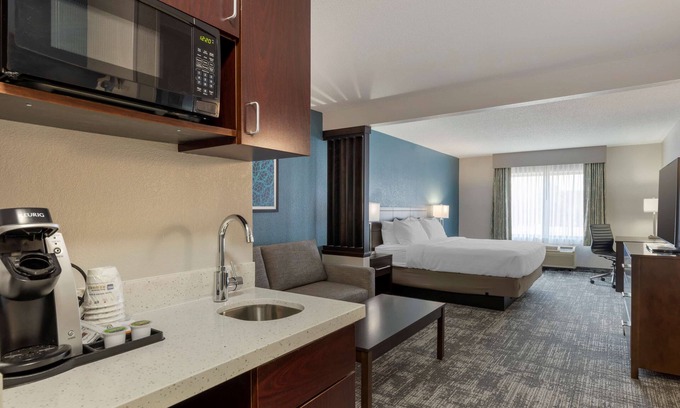 Watertown Hotel | Best Western Watertown Inn and Suites