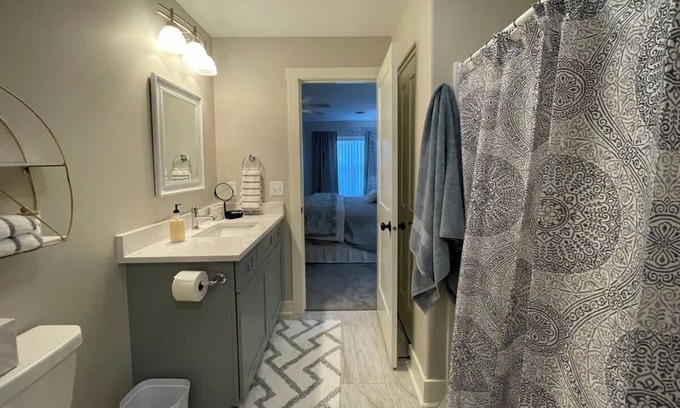 Bettendorf Apartment | Bettendorf Condo: King Suite, 3 Bedrooms & Garage!